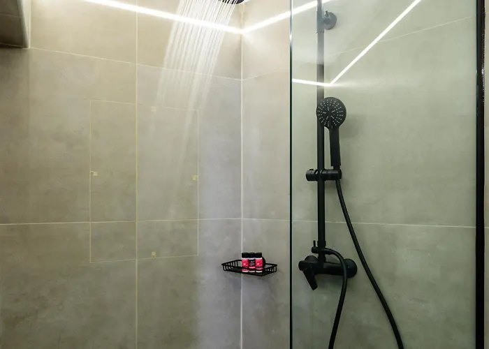 Elia Caldera סנטוריני